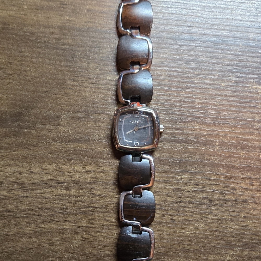 Fossil ES2106 Brown Wood And Silver Watch with Black Dial